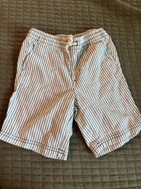 Old Navy drawstring shorts in railroad stripe size 5T